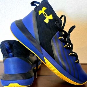 Under Armour Boys Size 4 Basketball Sneakers